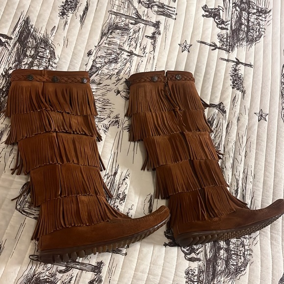 Minnetonka 5 layer fringe moccasins - Picture 5 of 14
